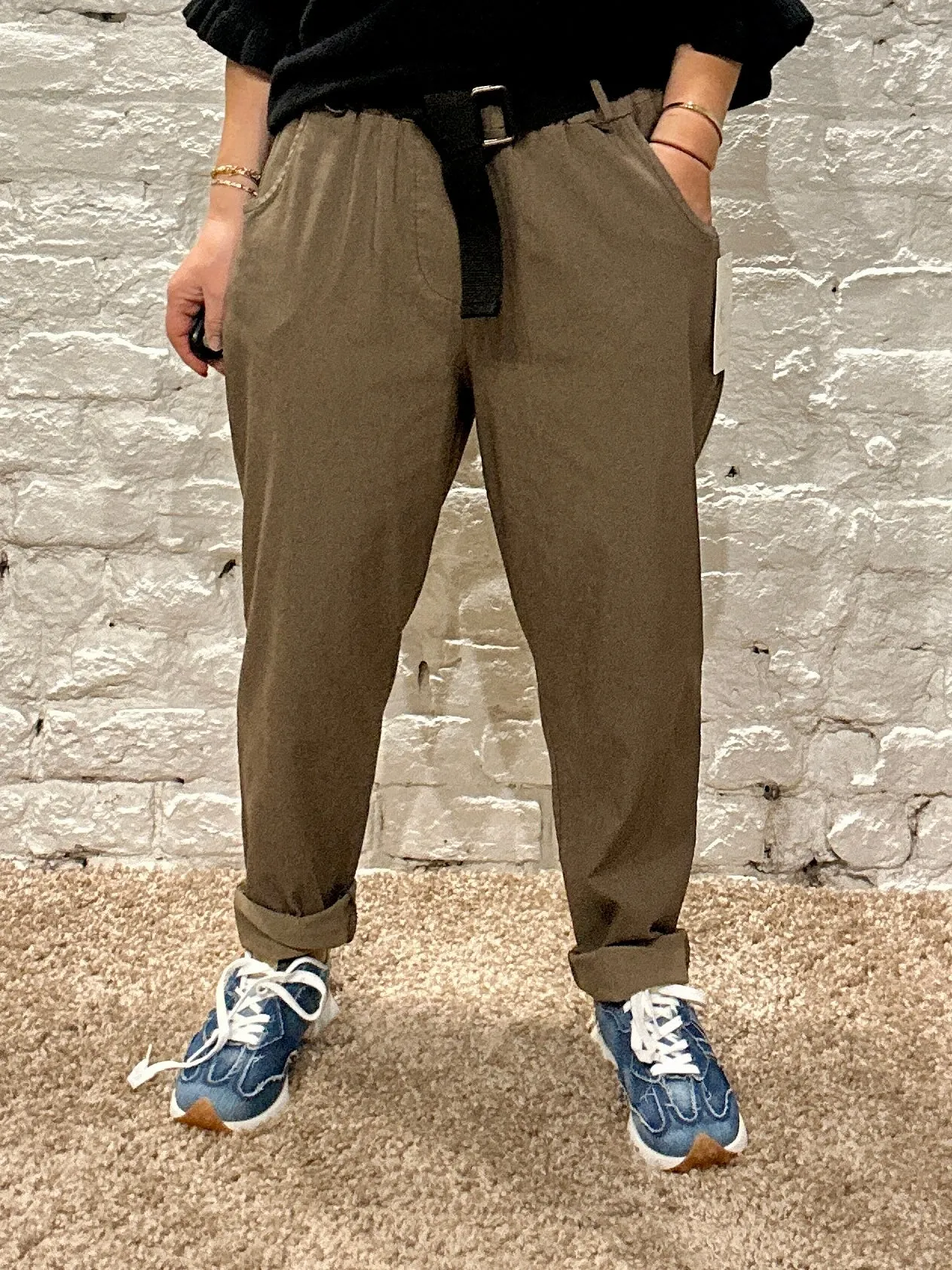D Style made In Italy Premium Carrot Leg Magic Trouser With Tapered Leg And D Ring Belt