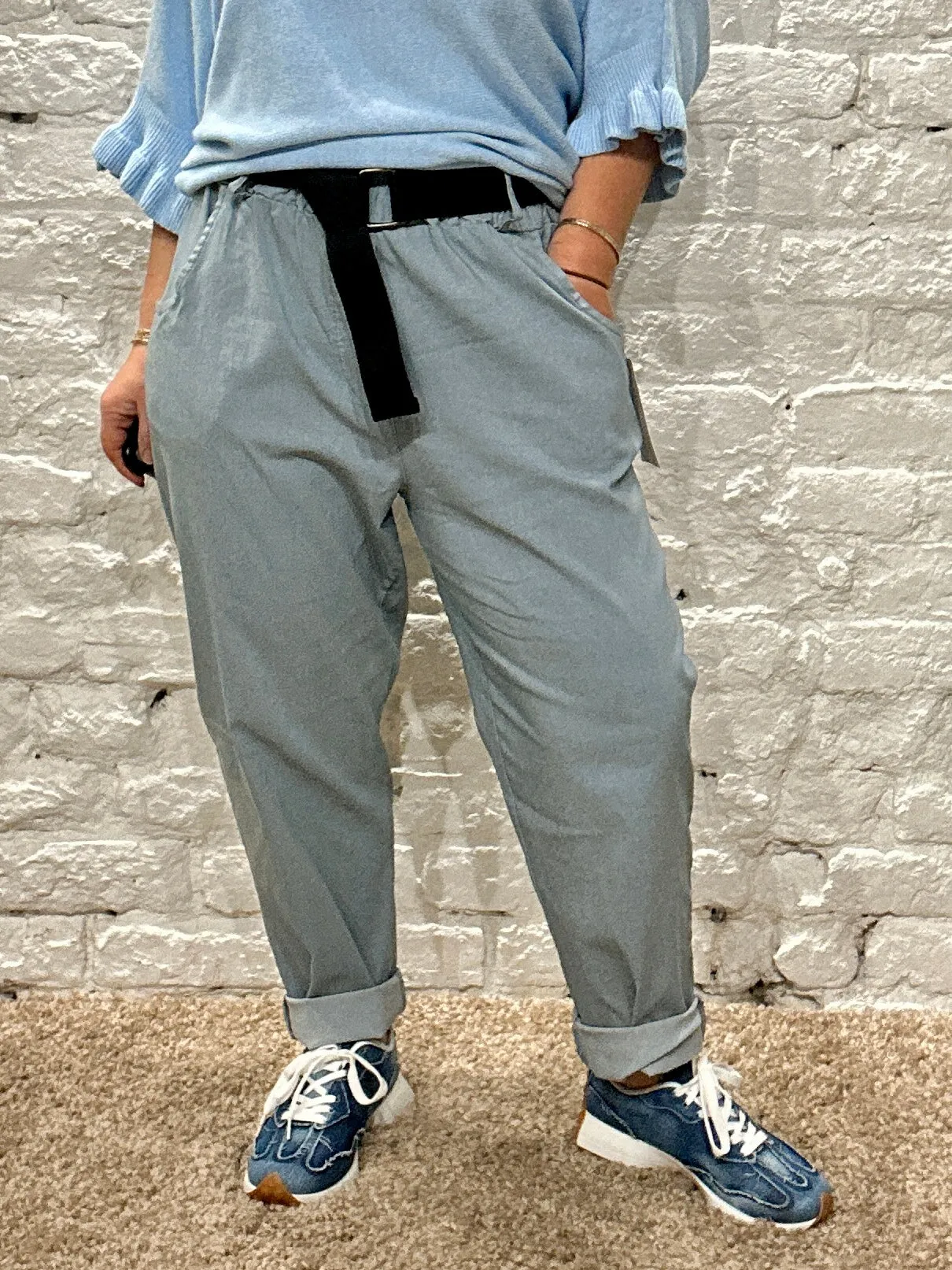 D Style made In Italy Premium Carrot Leg Magic Trouser With Tapered Leg And D Ring Belt