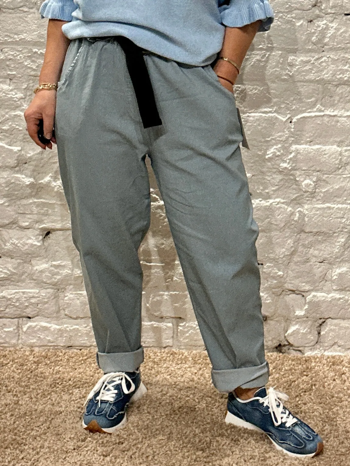 D Style made In Italy Premium Carrot Leg Magic Trouser With Tapered Leg And D Ring Belt