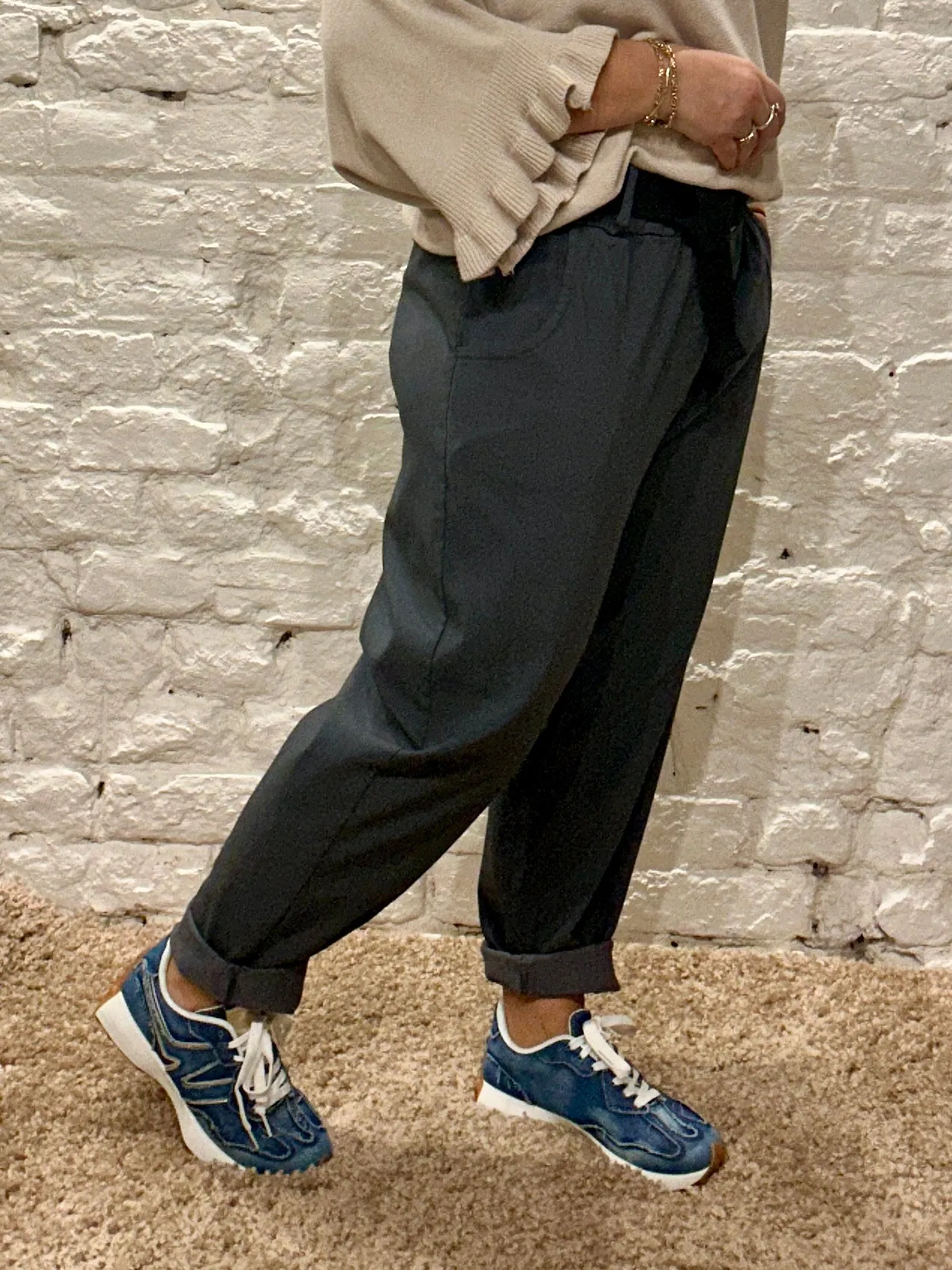 D Style made In Italy Premium Carrot Leg Magic Trouser With Tapered Leg And D Ring Belt