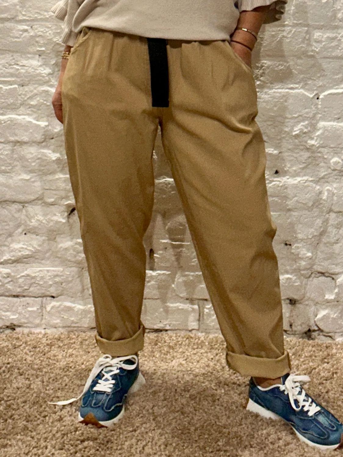 D Style made In Italy Premium Carrot Leg Magic Trouser With Tapered Leg And D Ring Belt