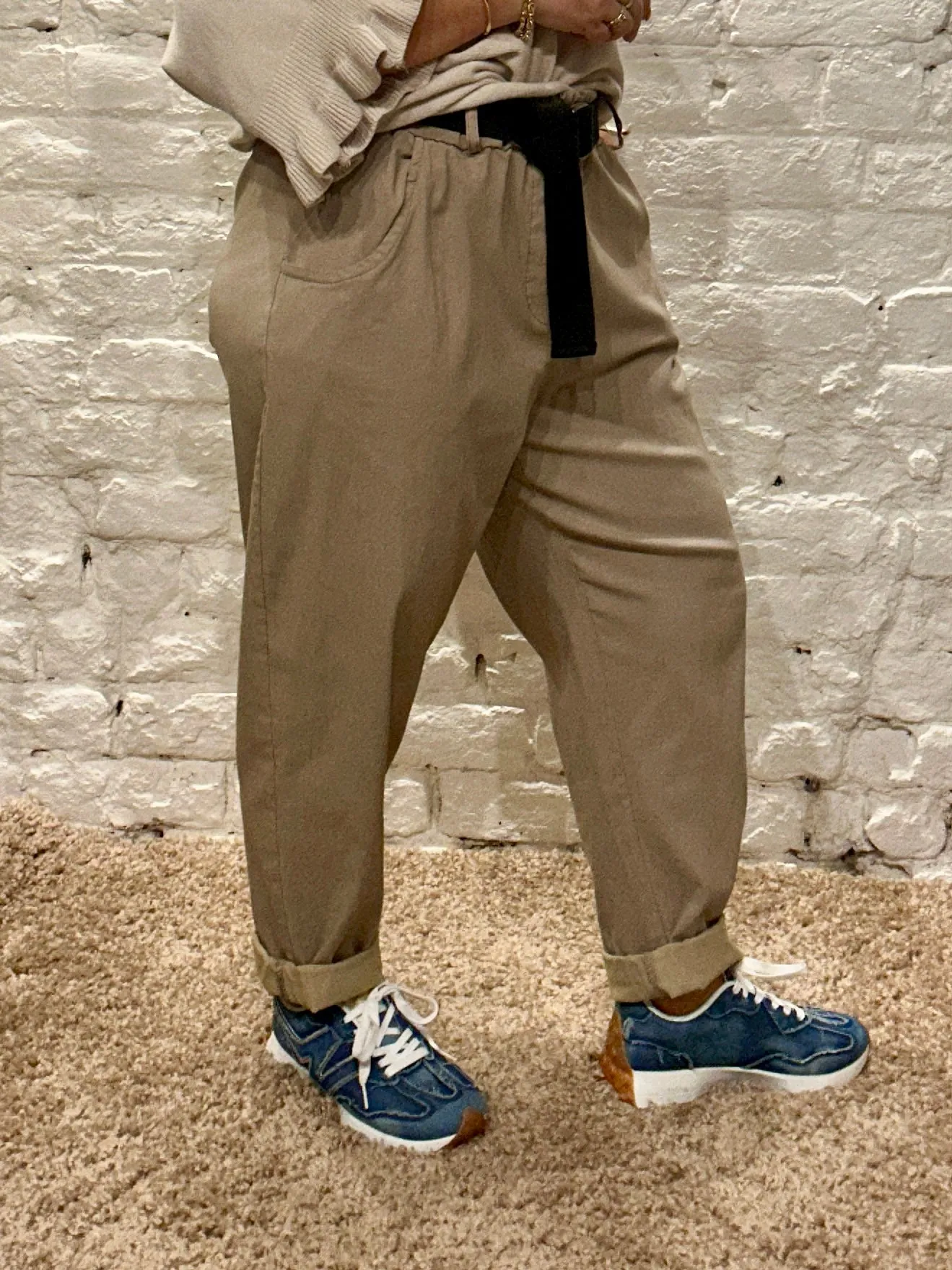 D Style made In Italy Premium Carrot Leg Magic Trouser With Tapered Leg And D Ring Belt
