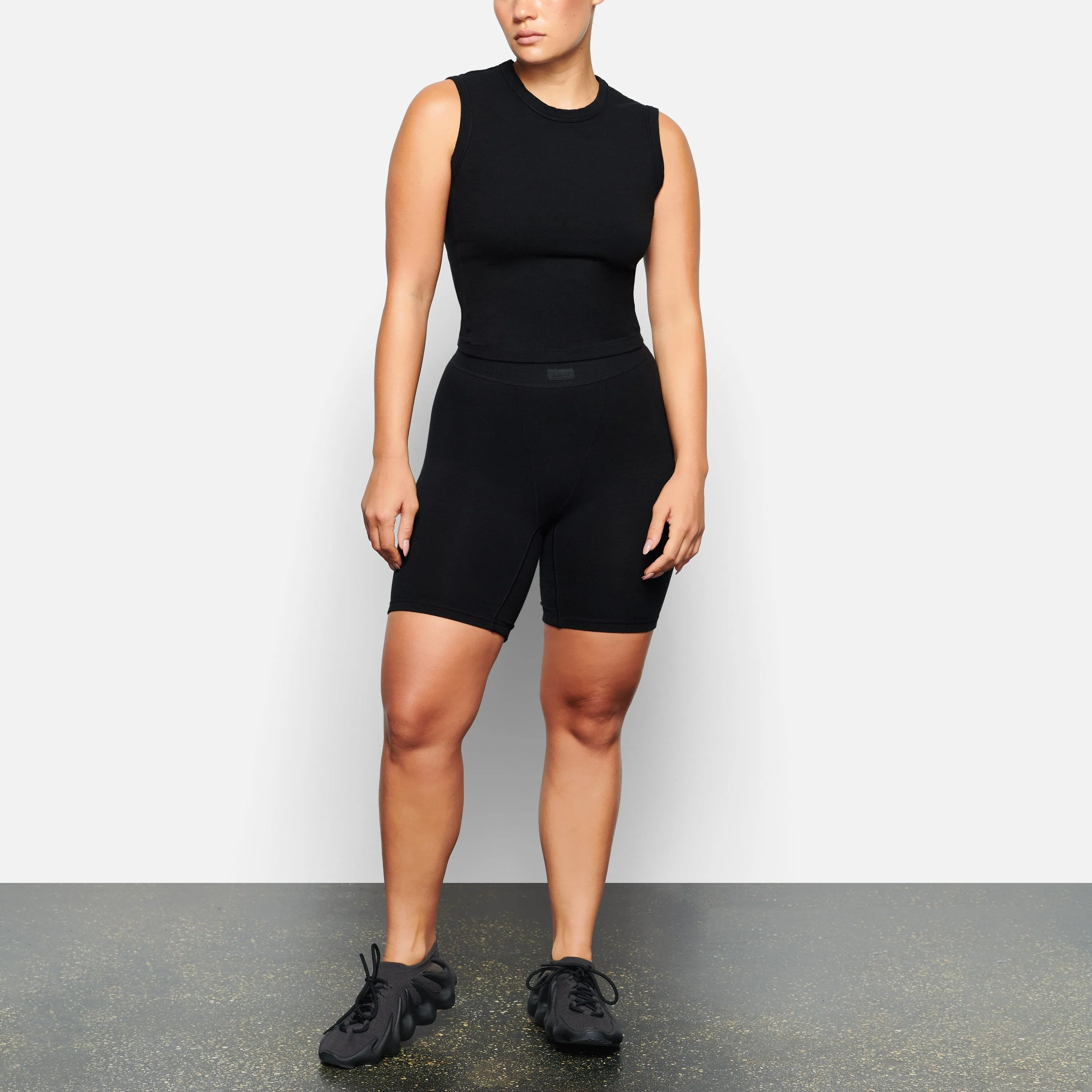 OUTDOOR BASICS TANK | ONYX